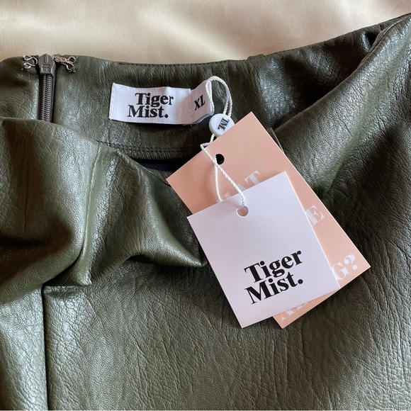 Tigermist- Olive Teddie PU Leather Mid Rise Flared Pants Size XL NWT - Picture 4 of 6